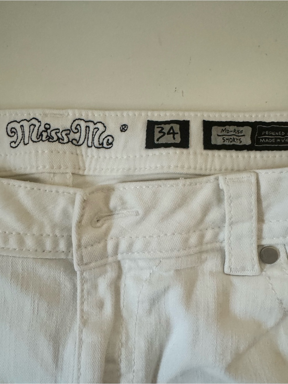 Miss Me Mid-Rise Stretch Short Size 34 - Picture 5 of 15